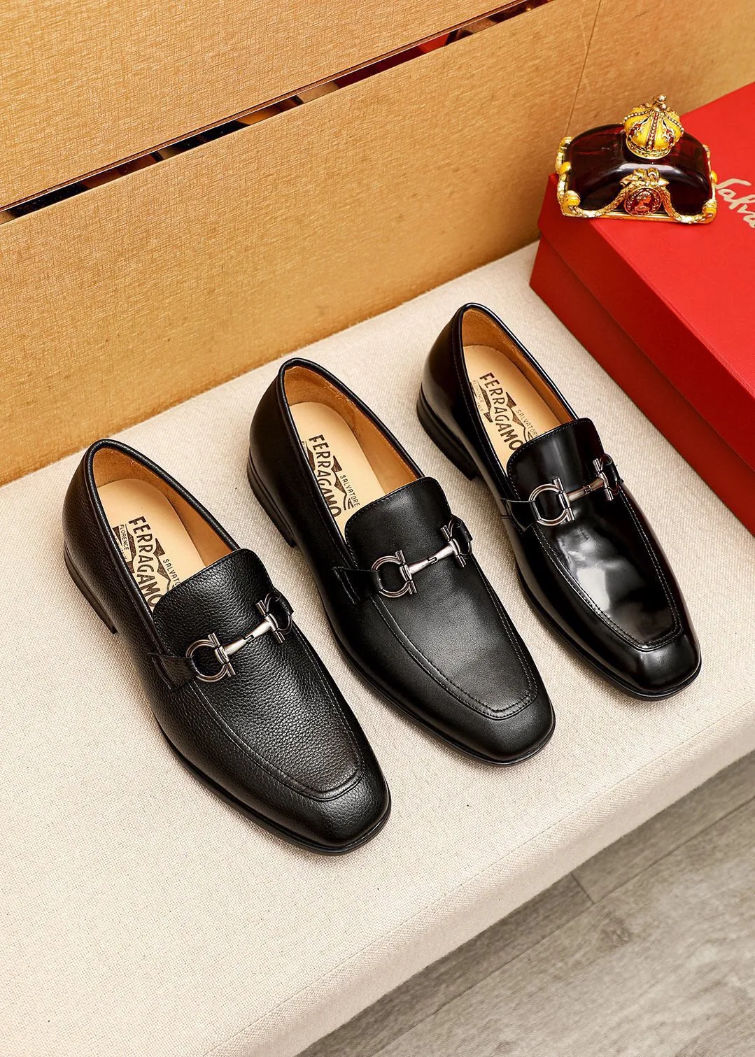 Men's shoes 💰480 💐 Product trademark: Ferragamo "Ferragamo" casual leather shoes Regular size: 38-44 (45🉑️customized) Product materials: Selected imported first-layer cowhide upper + luxury hardware buckle, imported water-dyed cowhide leather lining. Strong three-dimensional visual effect, original rubber outsole Color: 3⃣️seed leather materials available